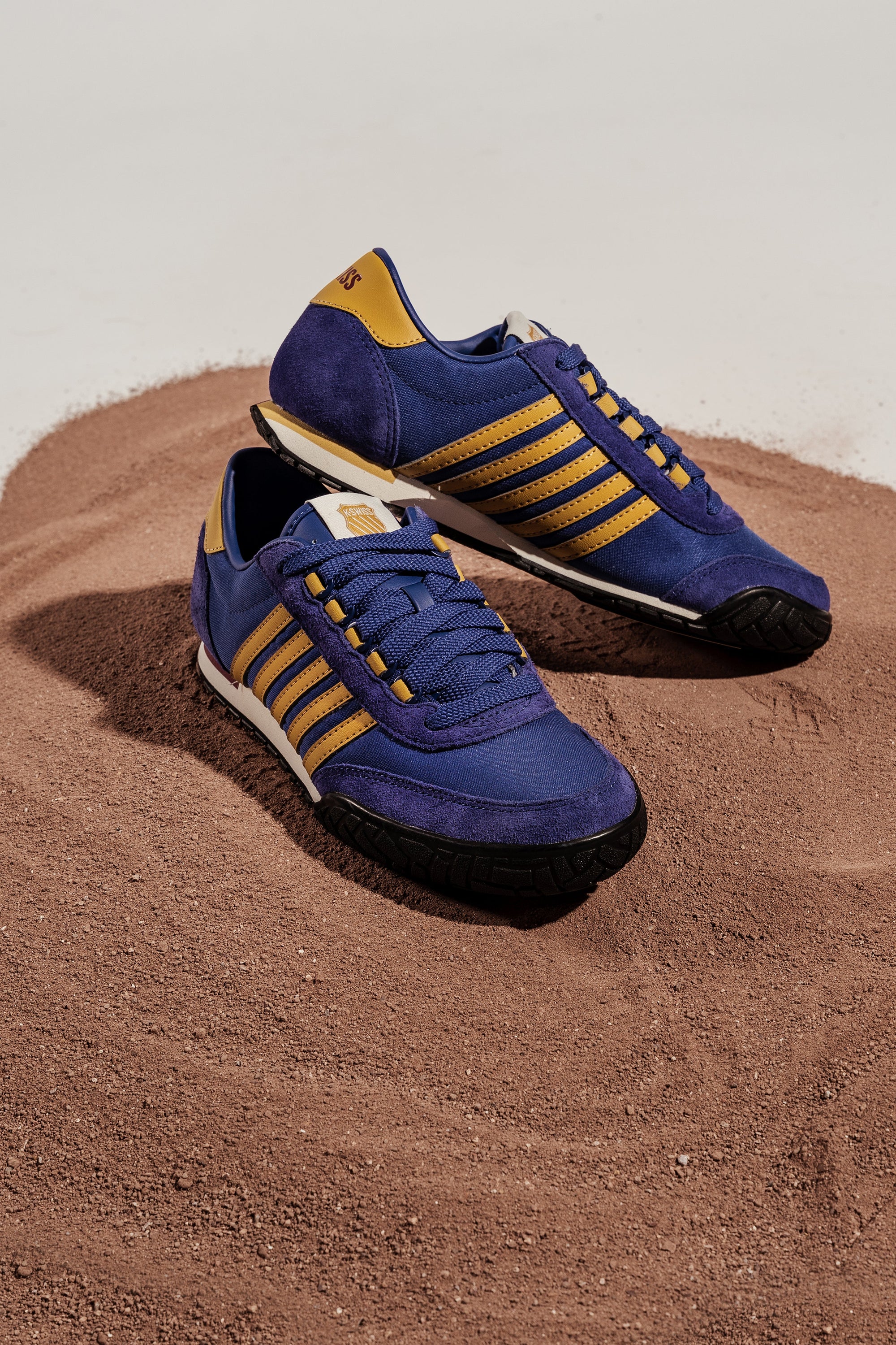 VINTAGE TRAINER T